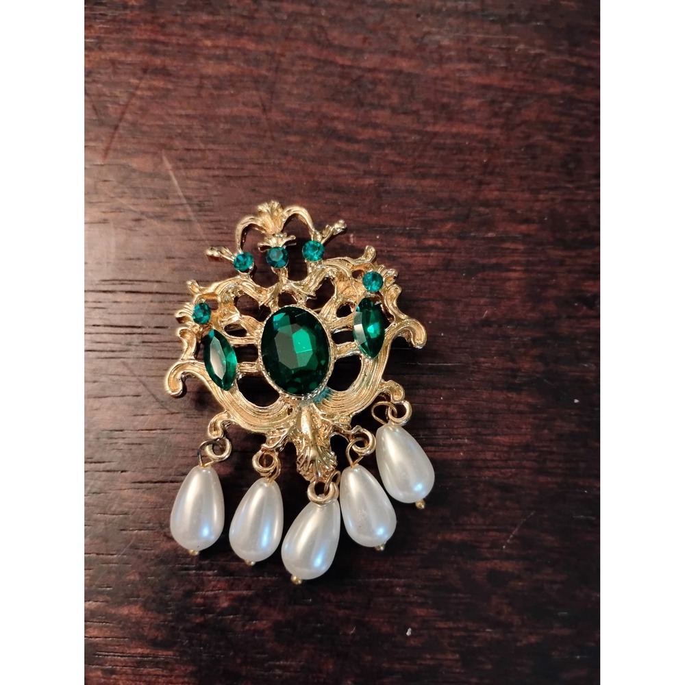Vintage Gold Tone Emerald Green Crystal Faux Pearl Teardrop Dangle Brooch Pin